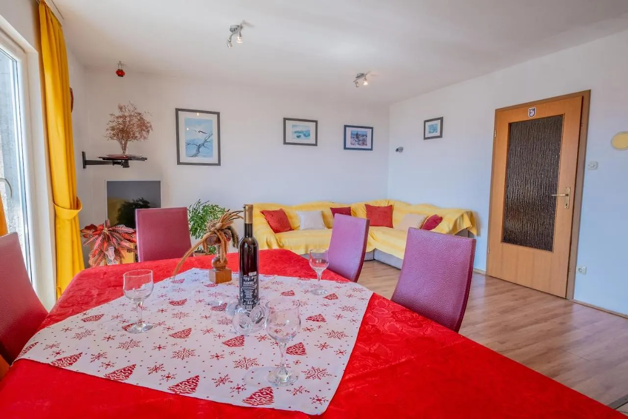 Cozy Apartments With Sea View Novi Vinodolski